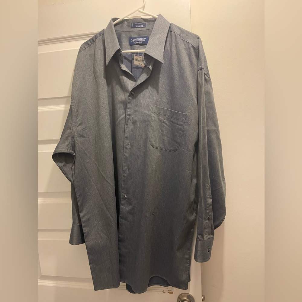 NWT. Men’s buttons down shirt. Size 18 34/35